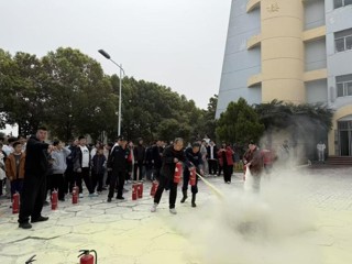 安全管理处联合附属实验中学开展2026年春季消防安全教育暨灭火逃生演练